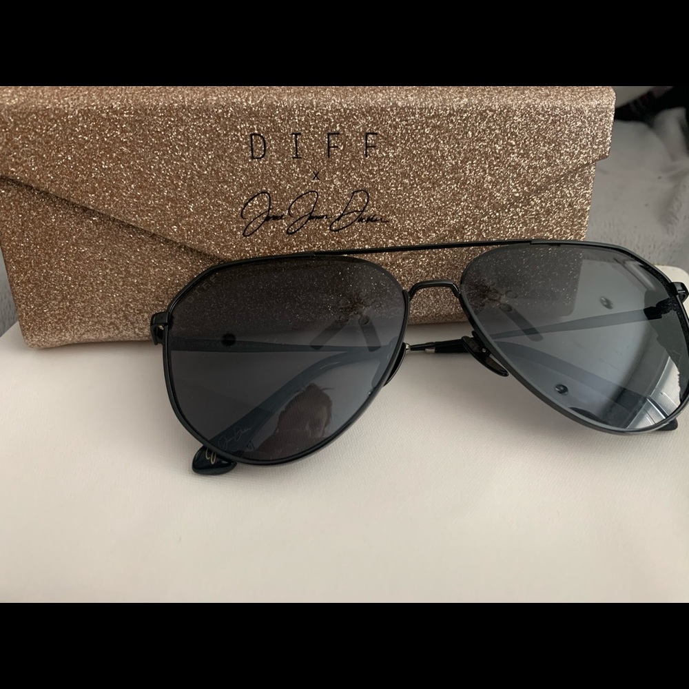 Jessie James Decker DIFF eyewear sunglasses
